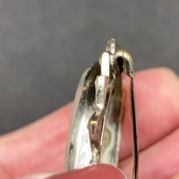 Art Deco Reverse Intaglio Glass Girl with Basket Brooch Czech - Picture 5 of 6